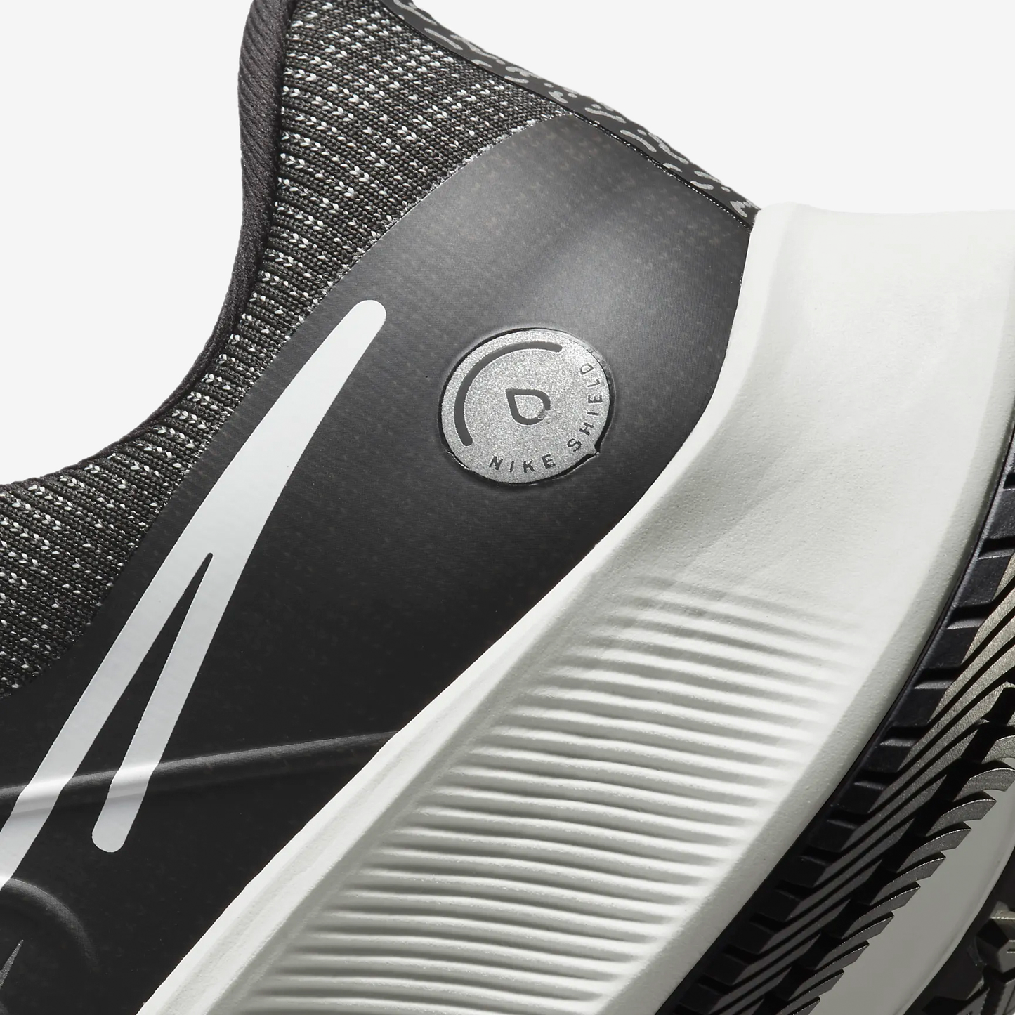 NIKE AIR ZOOM PEGASUS 38 SHIELD DC4073-001