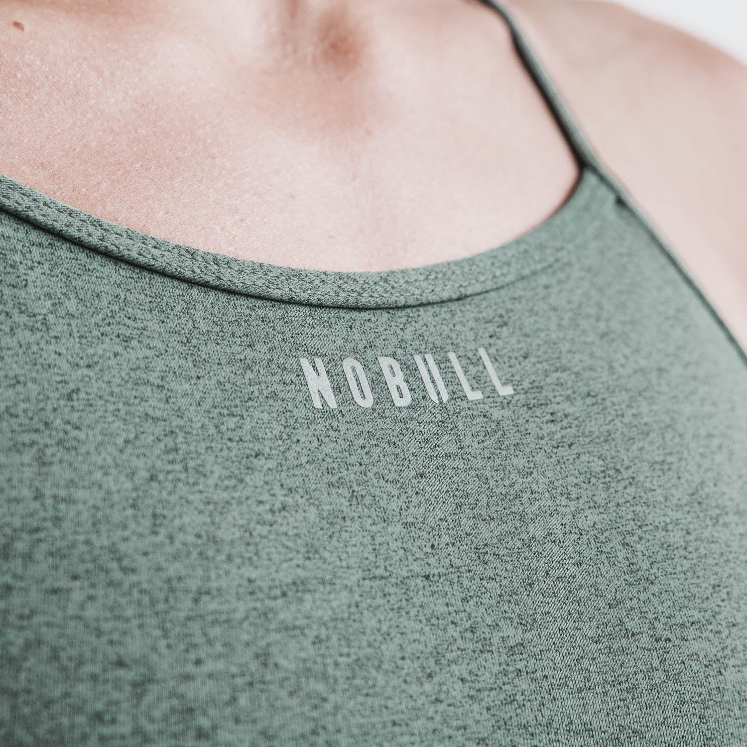 NOBULL High-Neck Top - Low Impact WHIGHNBRA-BLMHT
